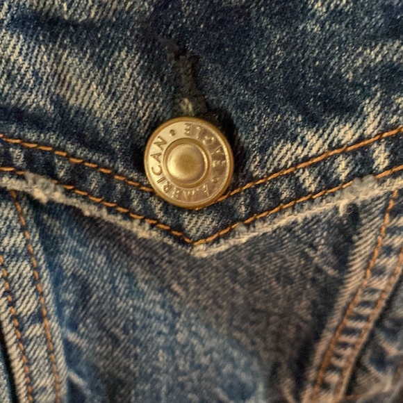 American Eagle destroyed jean jacket - Picture 5 of 9